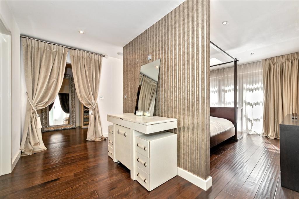Main Bedroom Suite