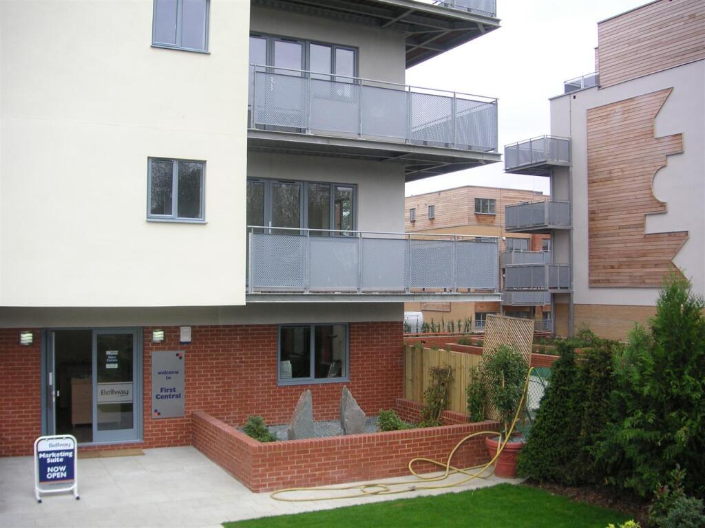 Entrance to building.JPG