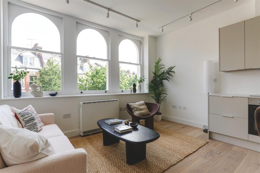 Clissold Crescent-10.jpg