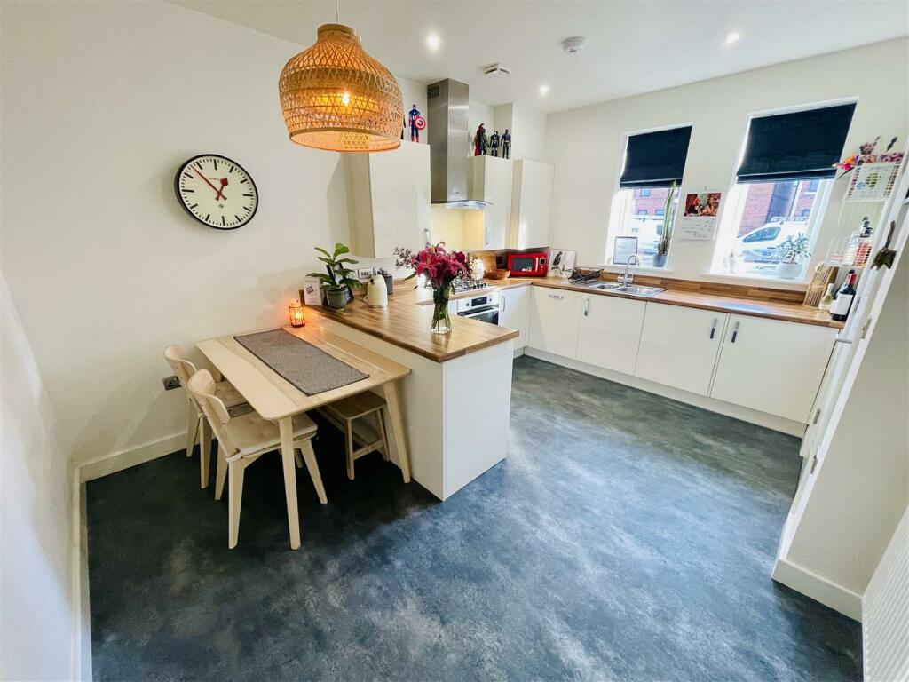Kitchen/Dining Room