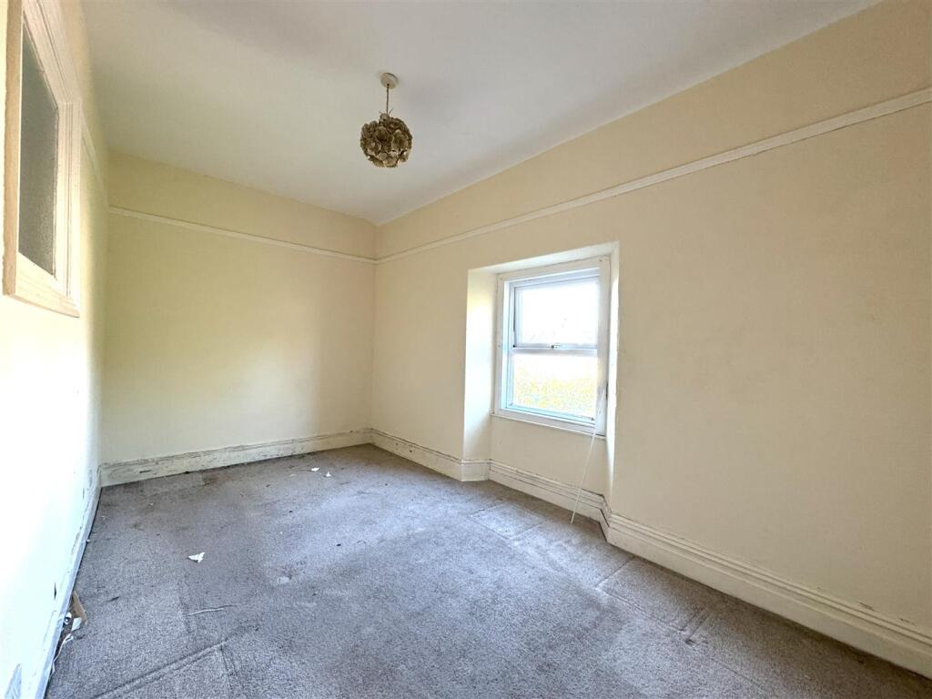 5 Hibernia Mansions bedroom.jpg