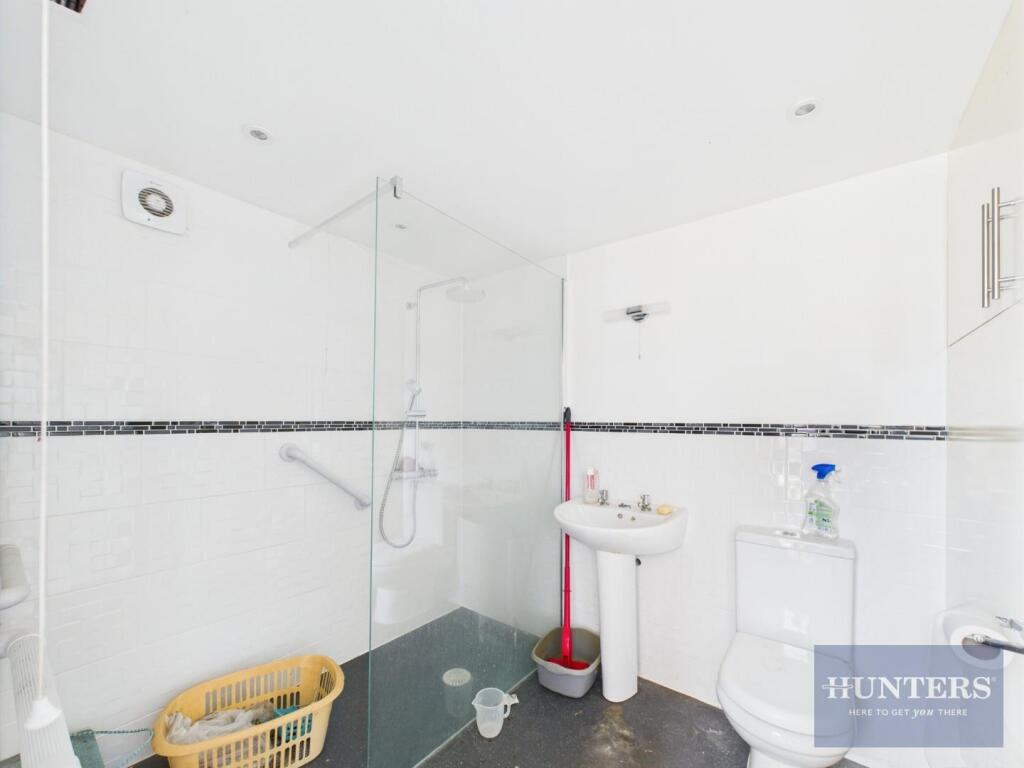 Bathroom (Ground Floor)