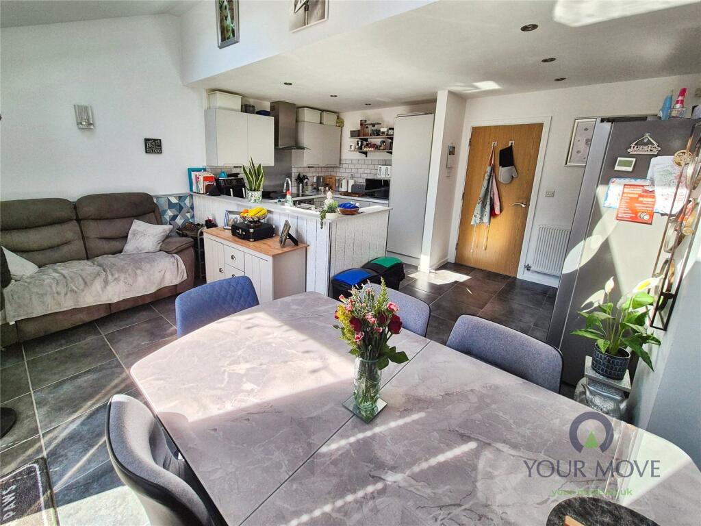 Kitchen/Dining Area