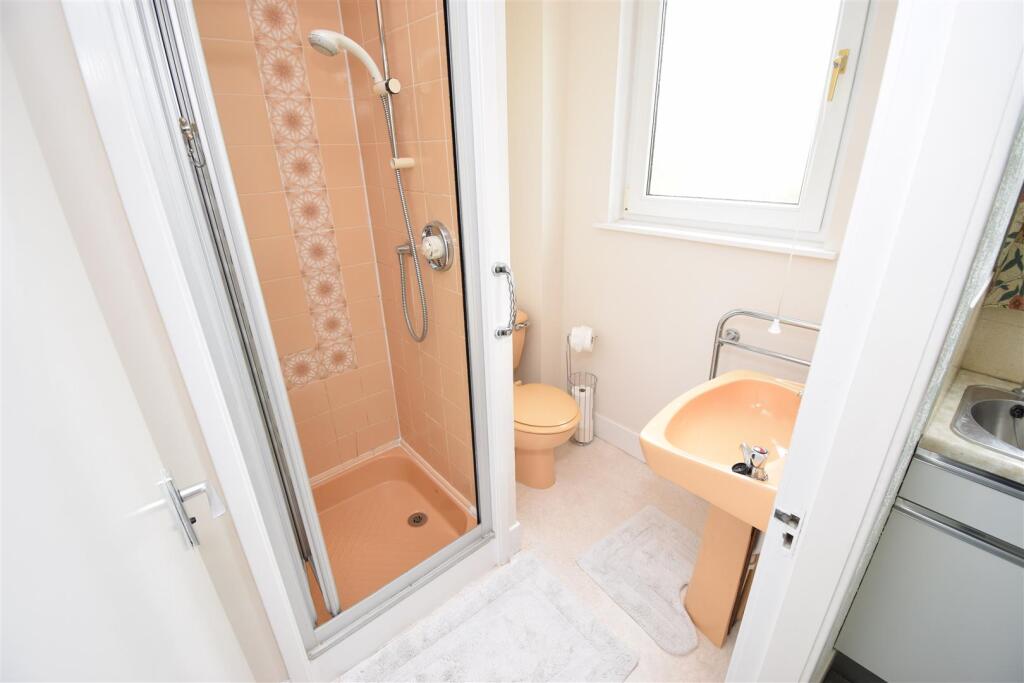 ANNEX SHOWER ROOM.JPG