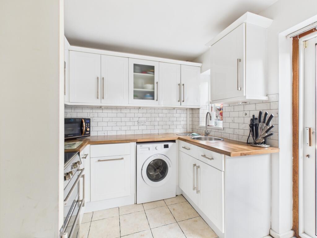 CAM03729G0-PR0163-STILL012