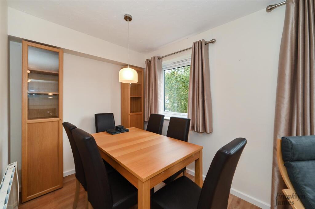 Barnfield-Place (3).JPG