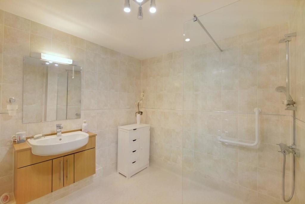 8535934-interior06 (Medium).JPG