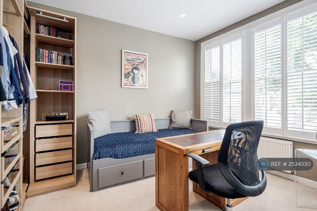 Double Bedroom/Office