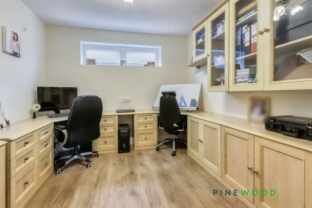 OFFICE/MULTI USE ROOM