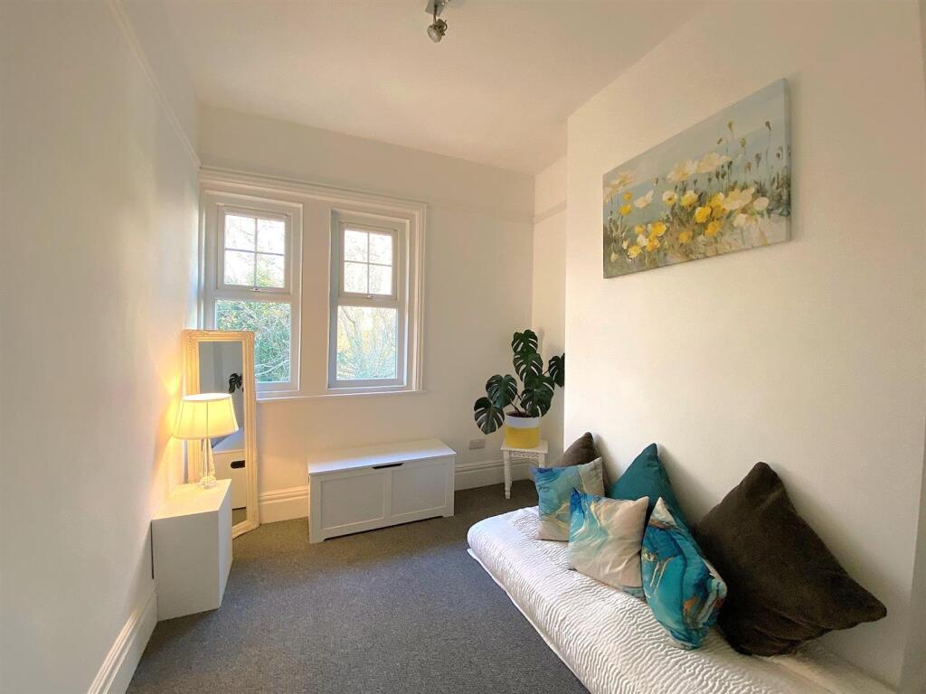 69 De la Warr Rd - Bed3.jpg