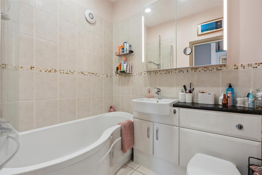 family bathroom.jpeg