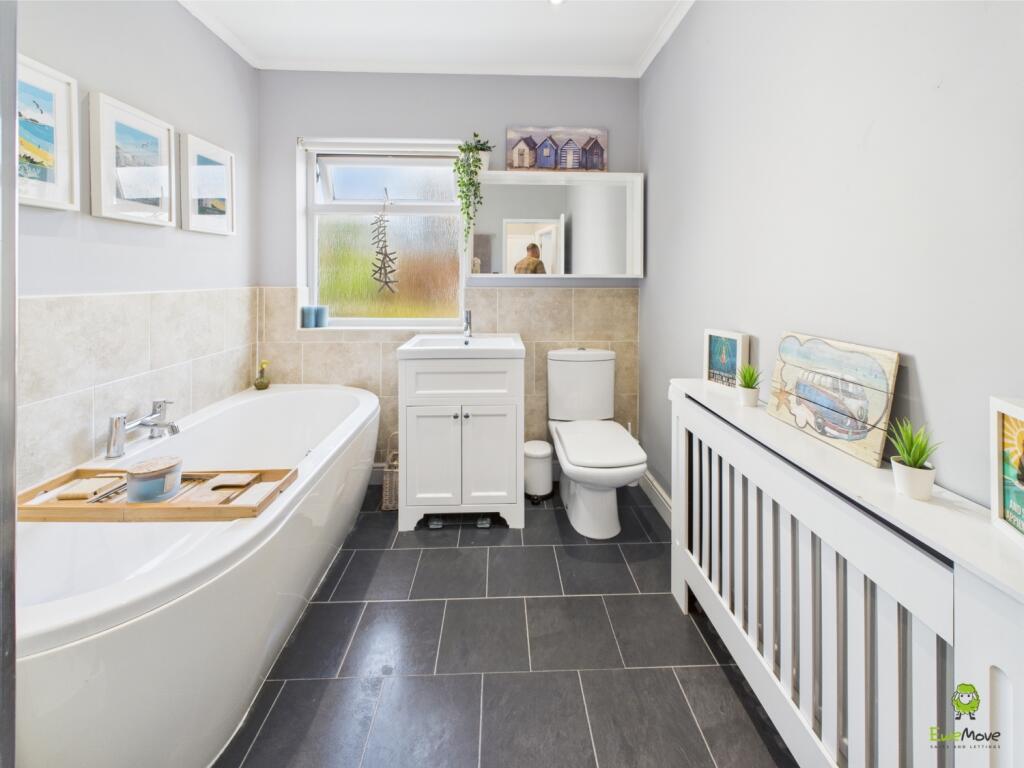 CAM03779G0-PR0229-STILL032