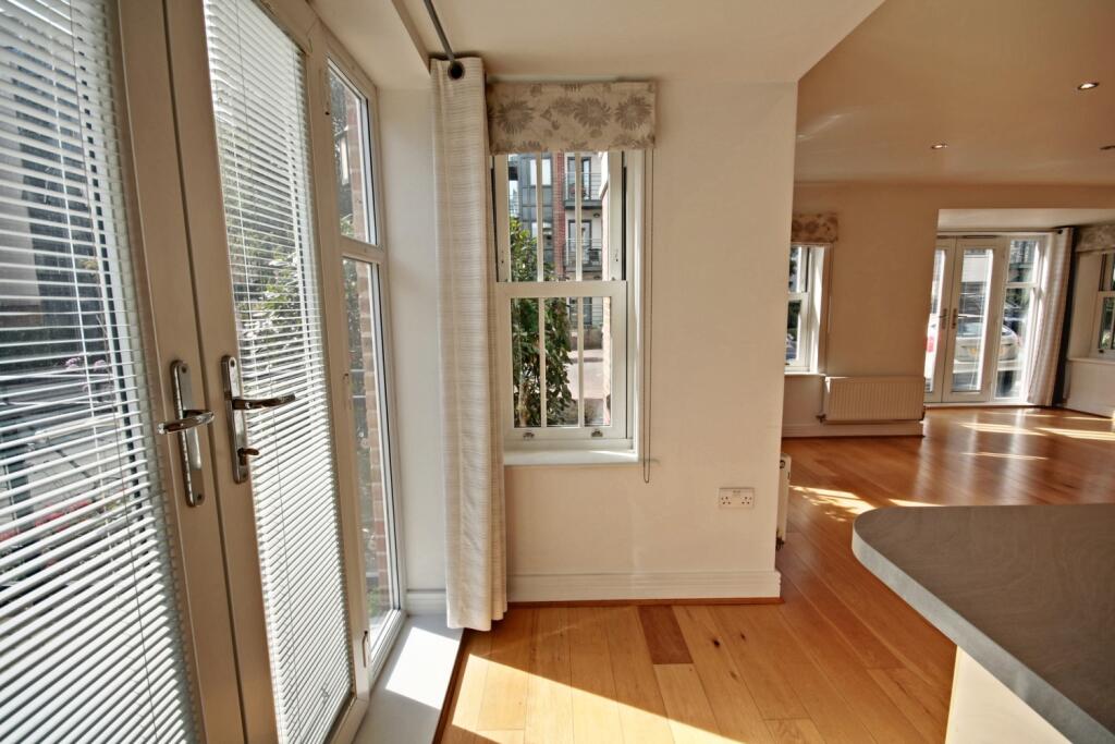 3 Holford Way - Kitchen-windows