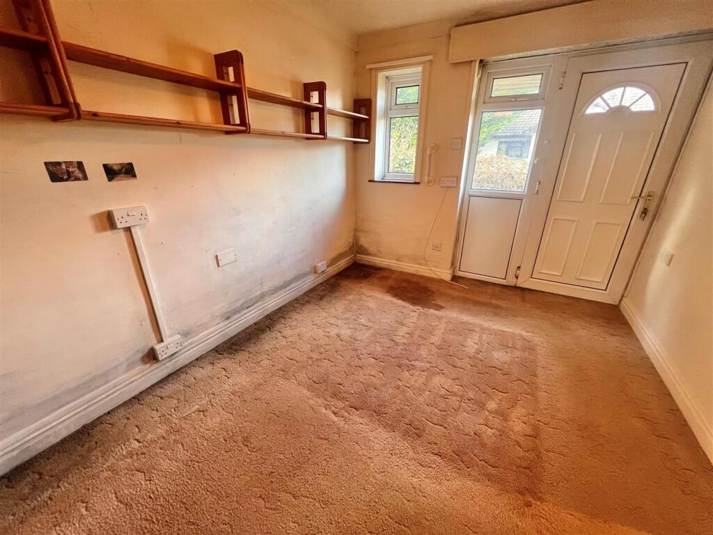 Bedroom b.jpg