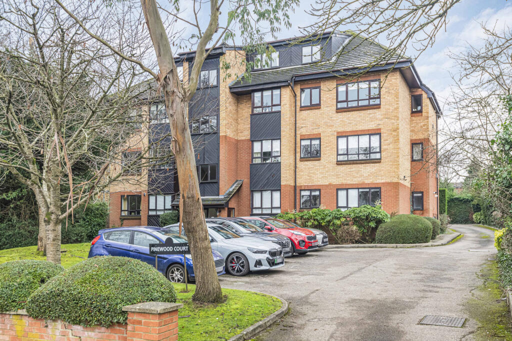 Amazing 2 bedroom top floor apartment