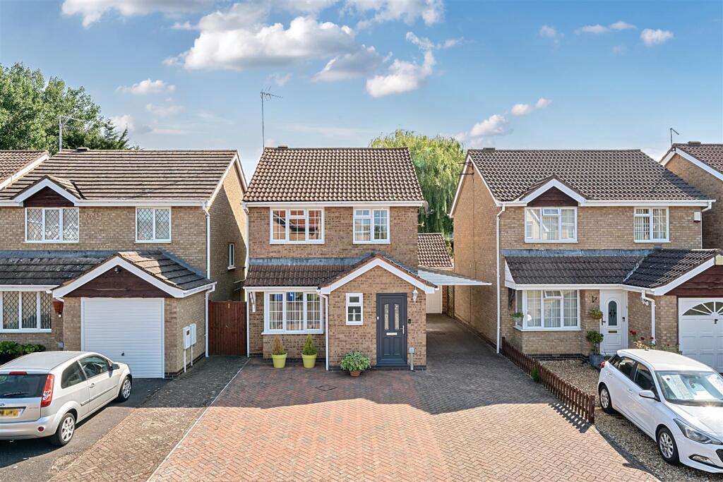 64 Clare Crescent, Towcester (e) (2).JPG
