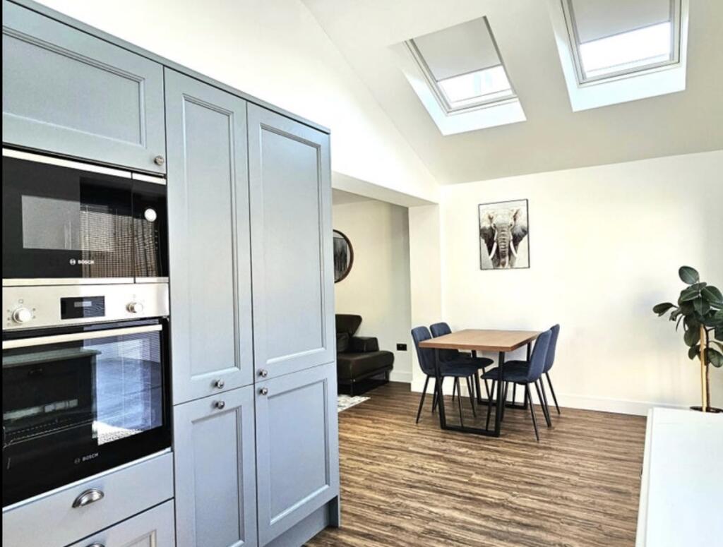 Kitchen 2 .jpeg