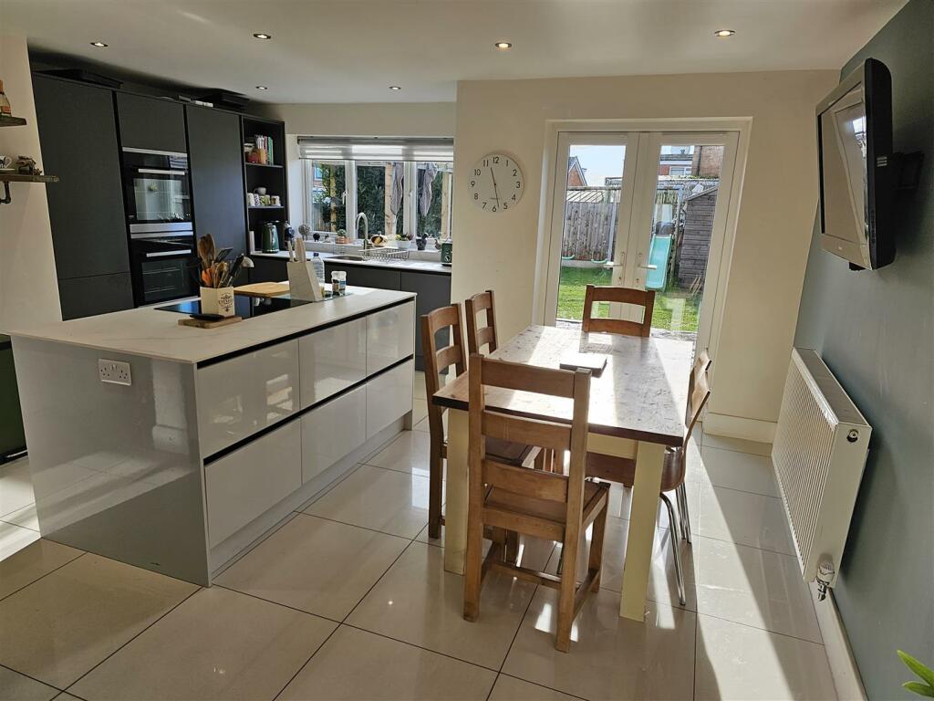 kitchen diner 1.jpg
