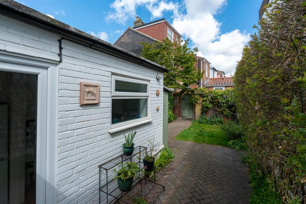 10SandringhamRd-012.jpg