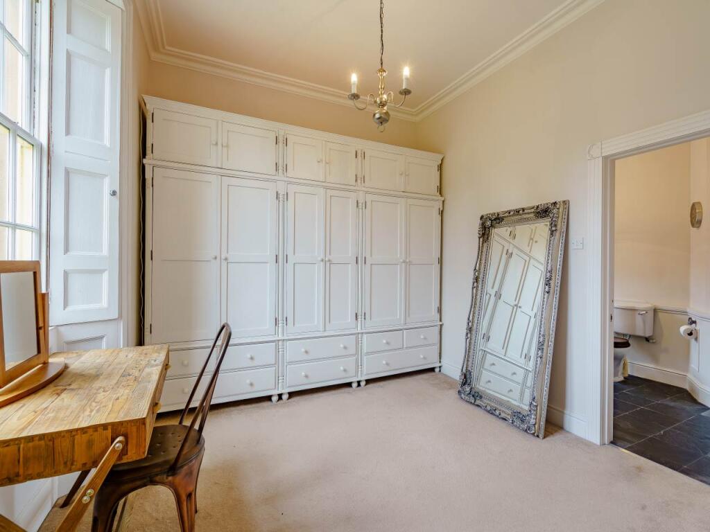 8483175-interior33