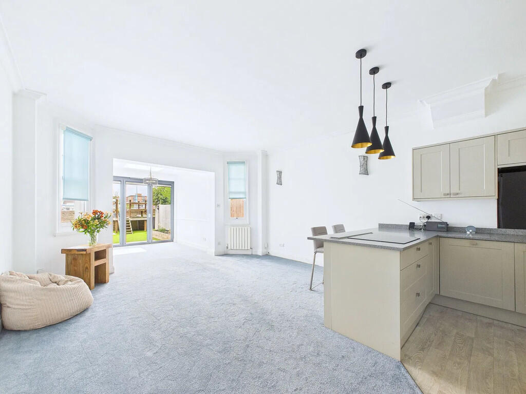 CAM03987G0-PR0196...