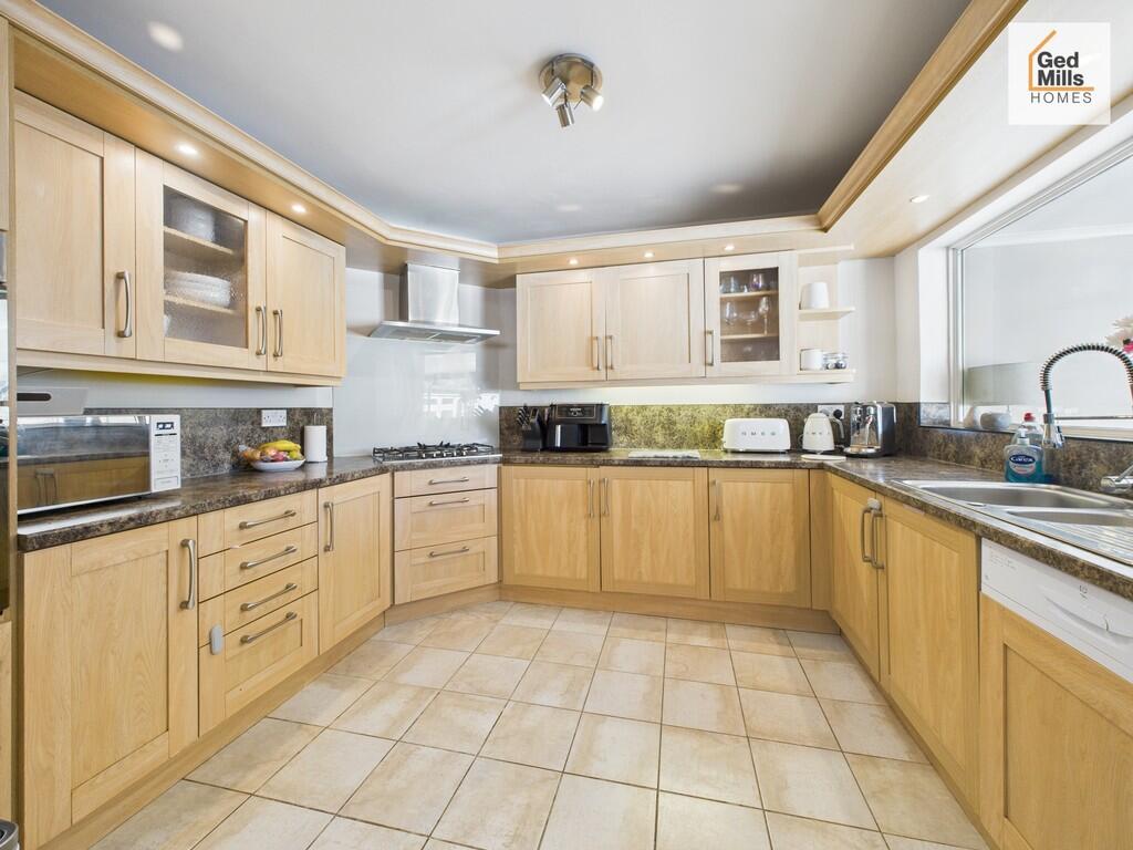 CAM04261G0-PR0095...