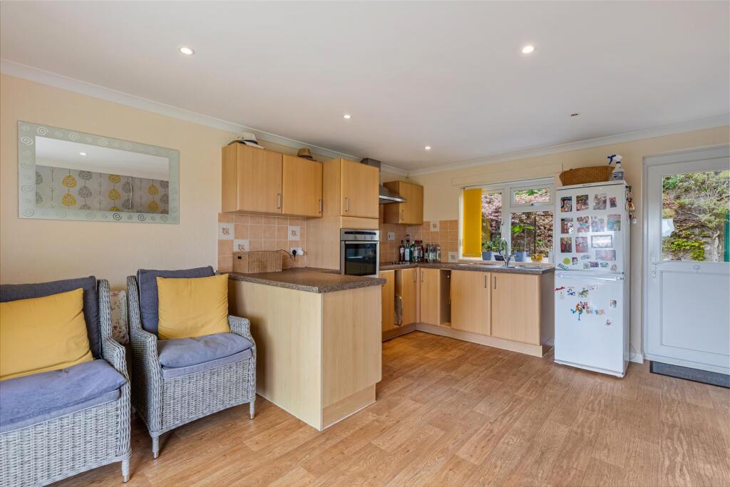 A16 - 26 College Road Newton Abbot - 250422.jpg