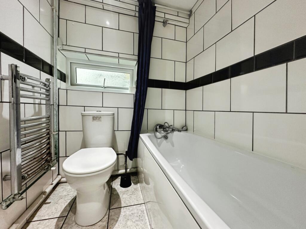 pbox-bathroom-331238.jpg