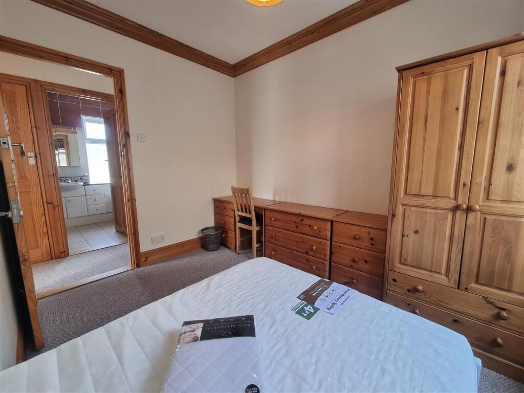 First Floor Middle Bedroom (3).jpg