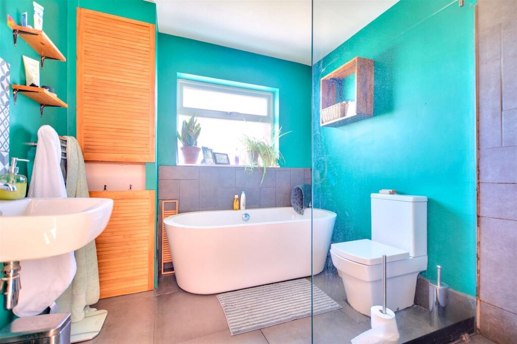 Upstairs Bathroom.jpeg