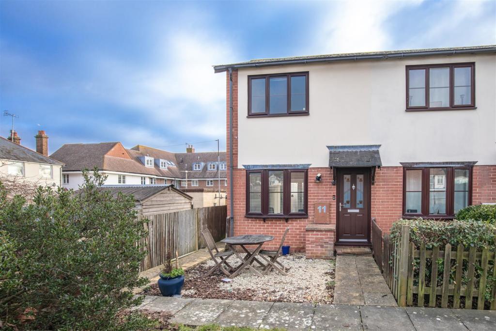 11 Sandringham Mews-4.jpg