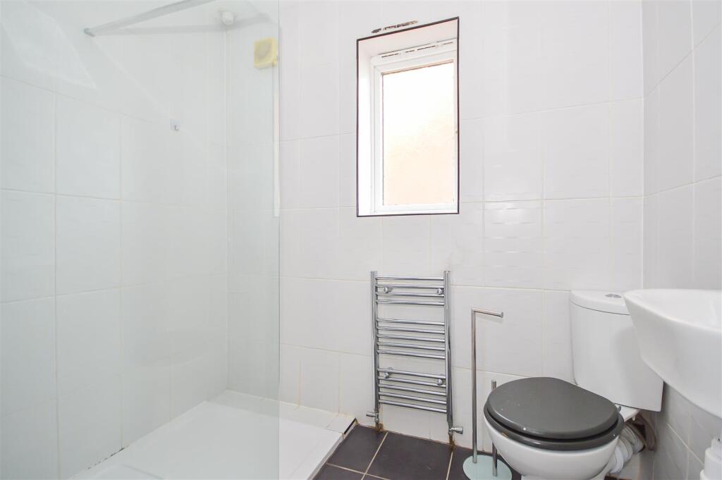EN SUITE SHOWER ROOM/W.C.