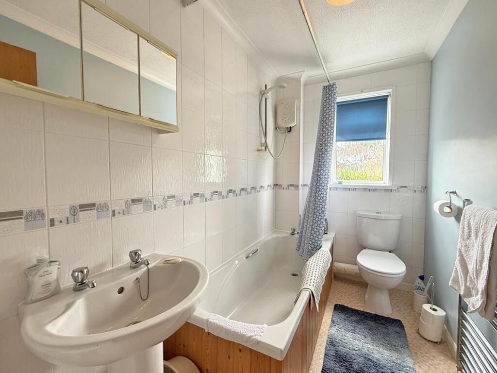 Beaumaris Close 1 - Bathroom.jpg