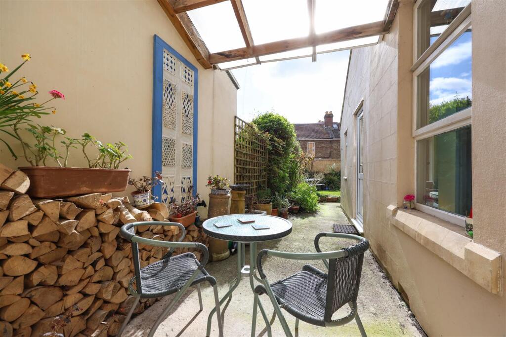 19 Cricklade Rd 16.JPG