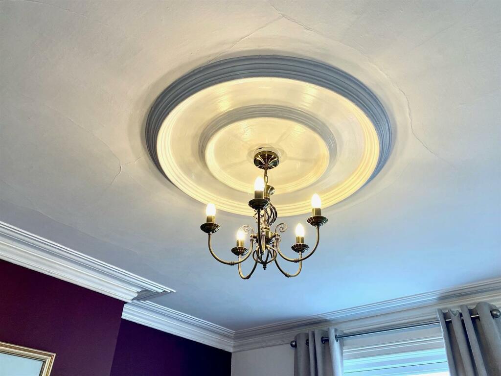 bracken hill 6 ceiling rose.jpg