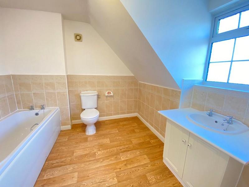 Ensuite Bath And Shower Room