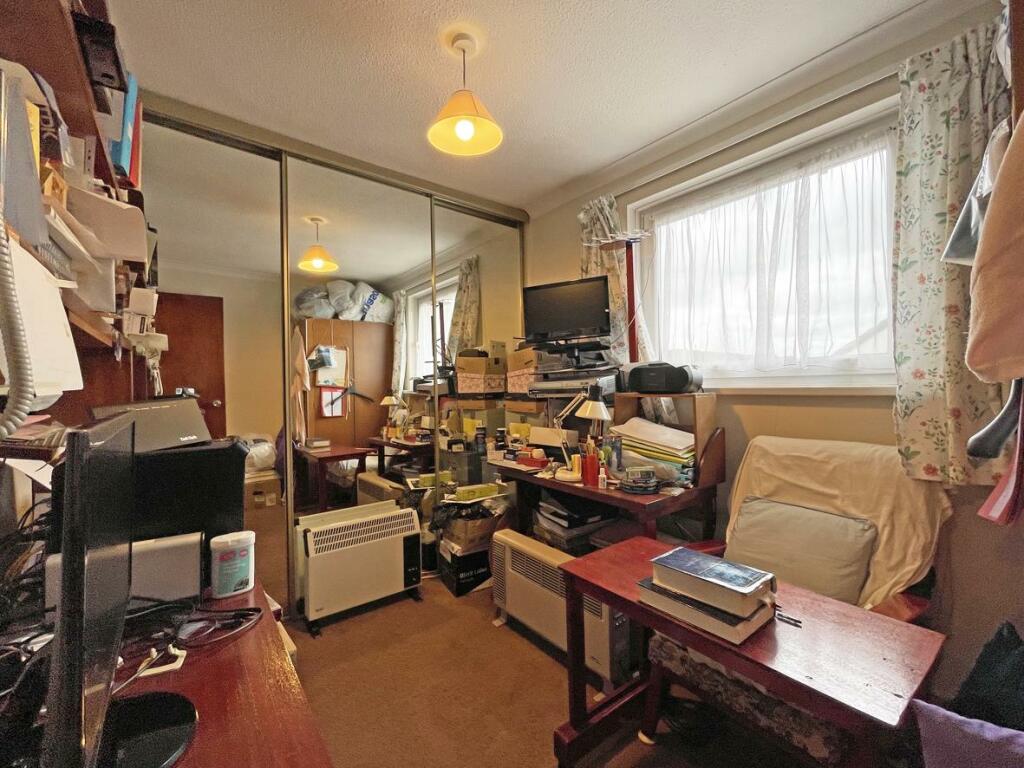 Newbury Close 31 Bed 2.jpg