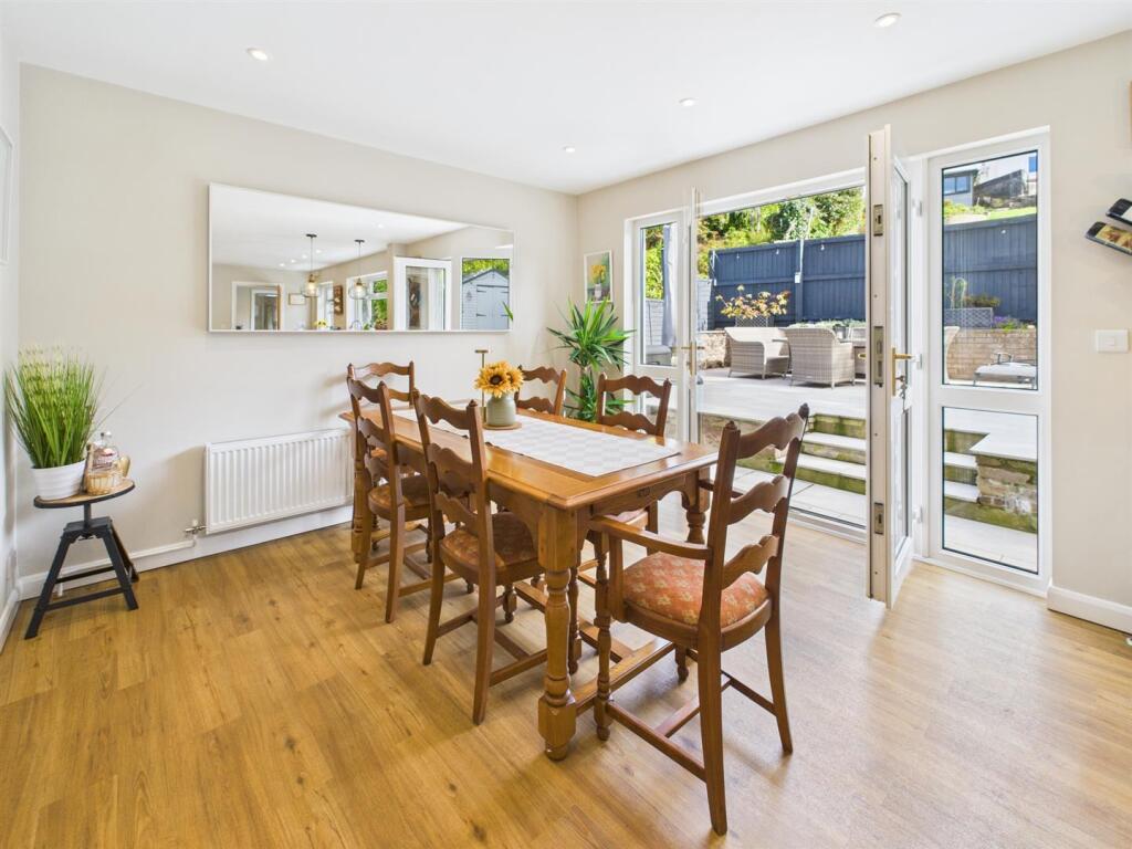 OPEN PLAN KITCHEN/DINING ROOM