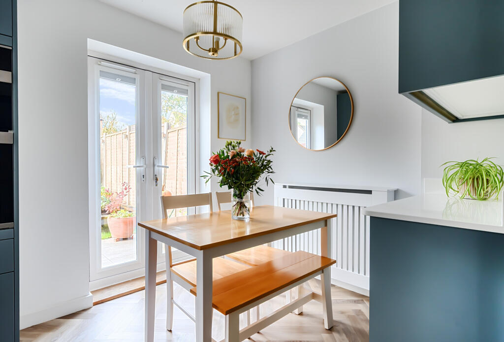 1364820-8-68fb4af...