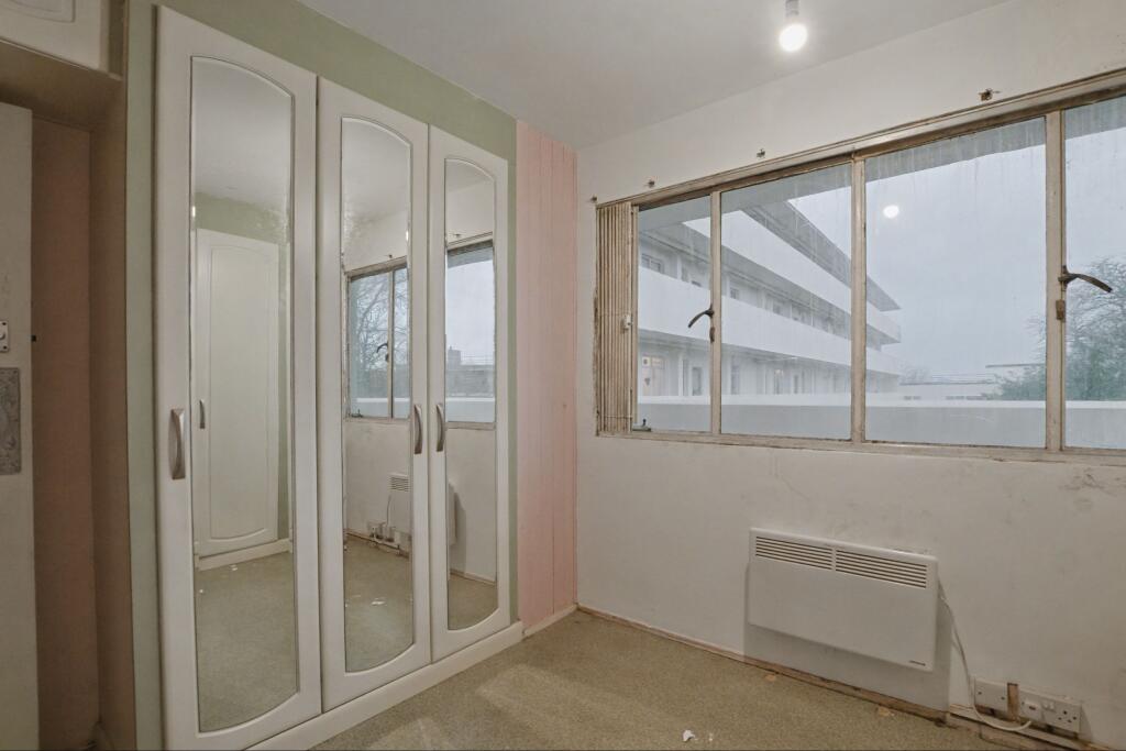 54 Pullman Court, Streatham Hill, Streatham, London SW2 4ST