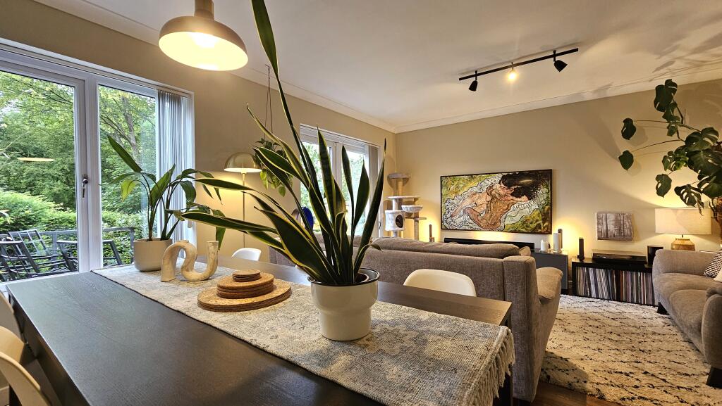 Lounge / Dining room