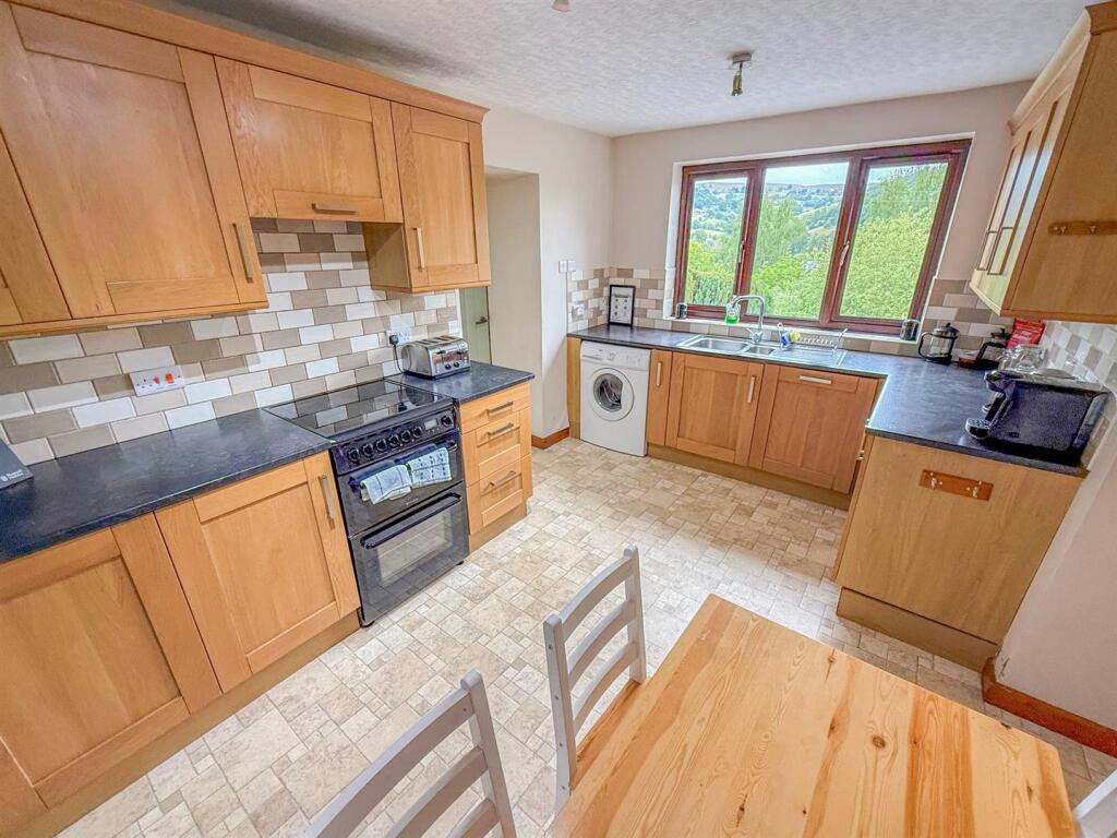 Kitchen/ Dining Room
