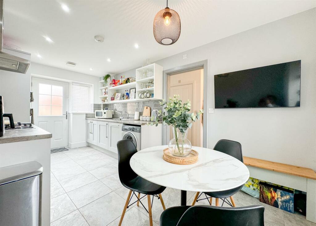KITCHEN DINER