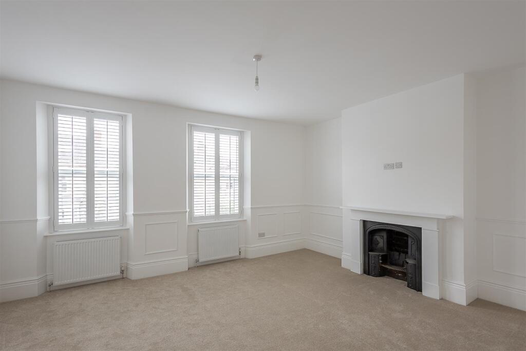 Drawing Room / Master Bedroom