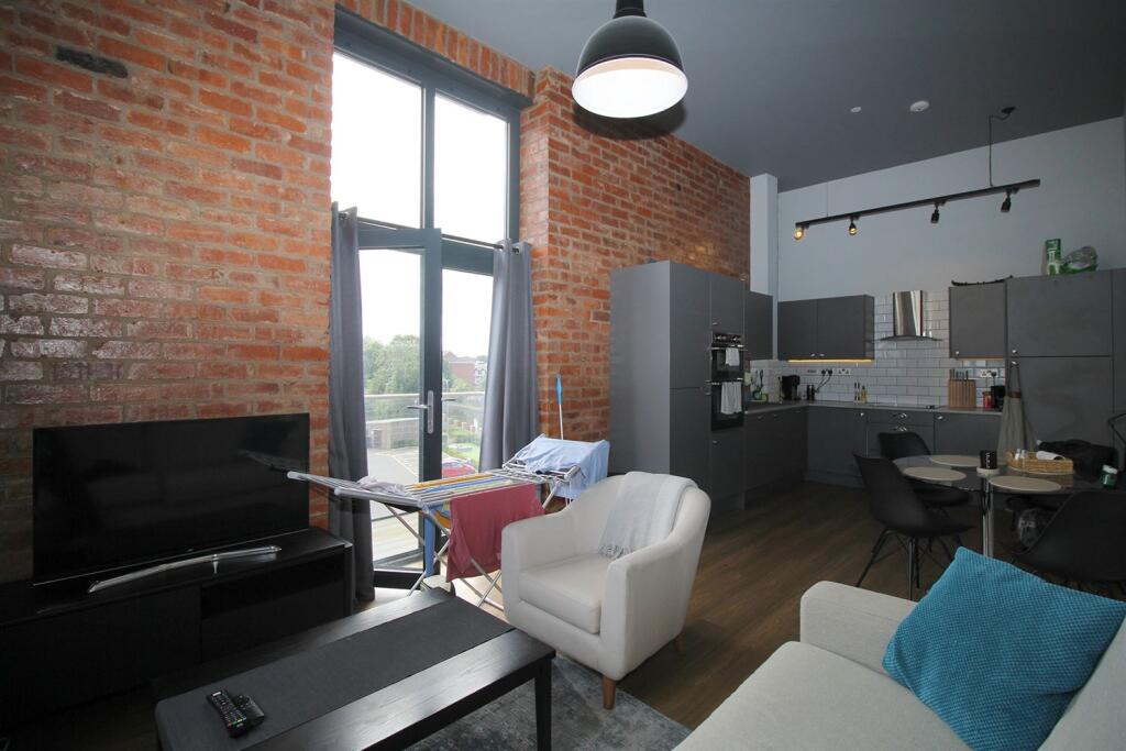 Lounge / Kitchen