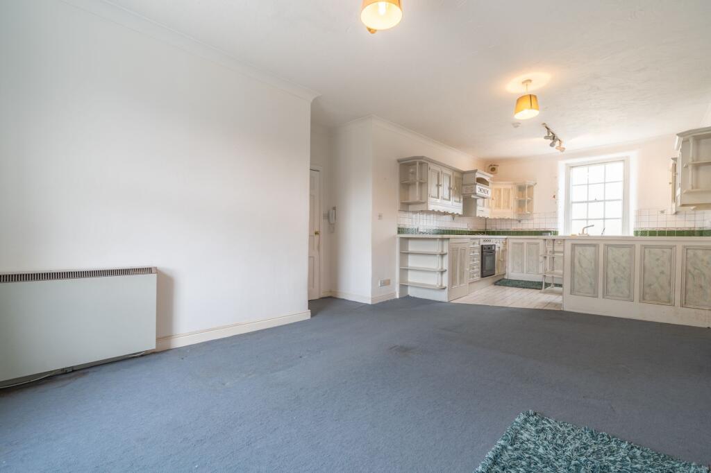 OPEN PLAN LIVING AREA