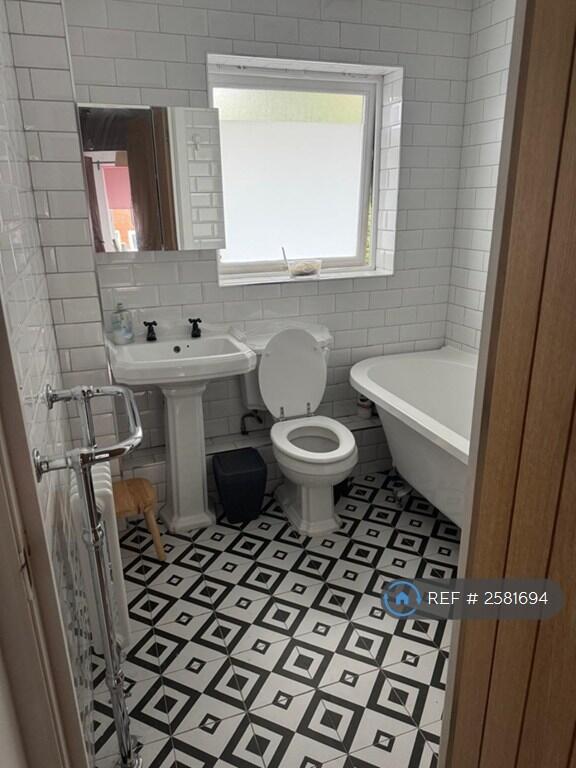 Main Bathroom 