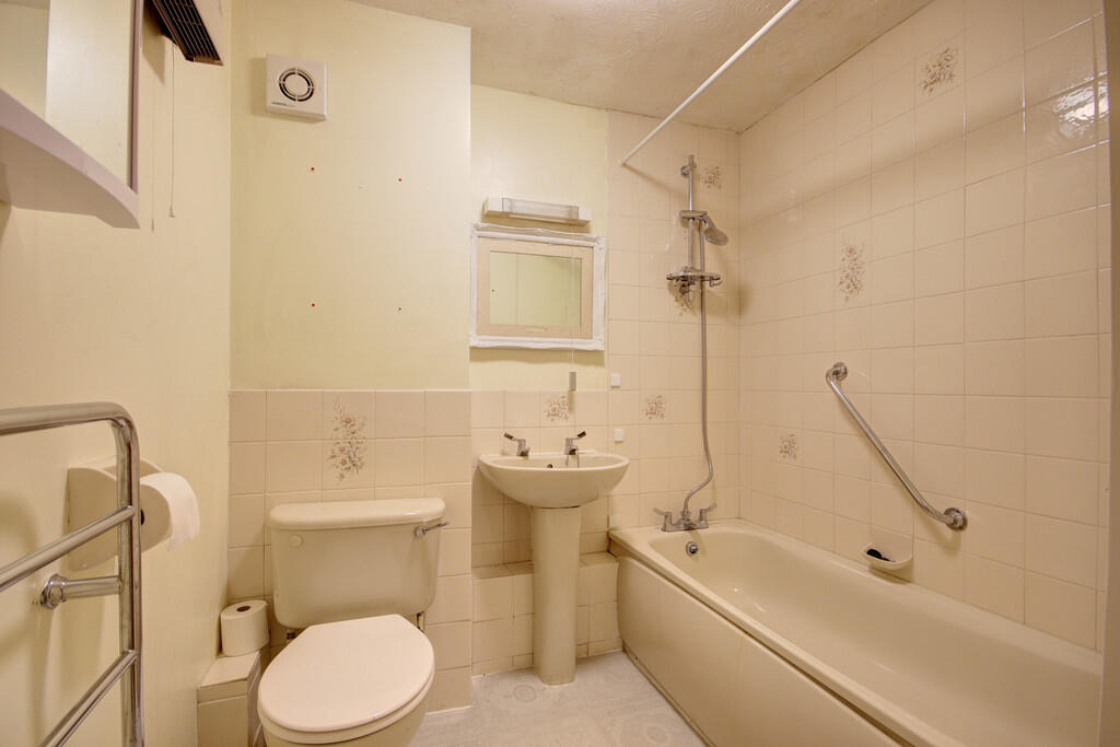 Bathroom (3)