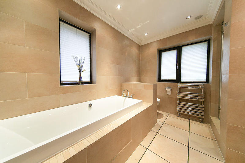 PRINCIPAL BATHROOM