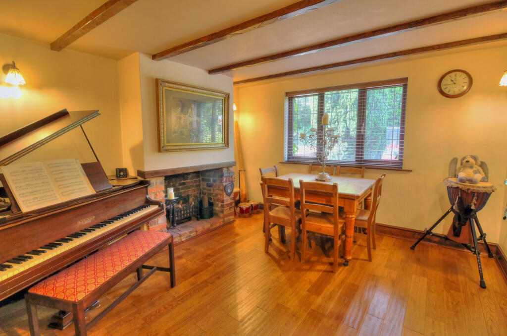 Sitting/Dining Room